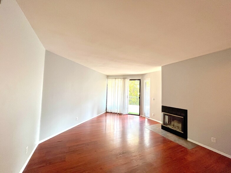 Living room - 4201 Via Marisol