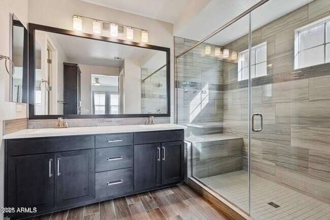 Building Photo - 2337 W Gloria Ln