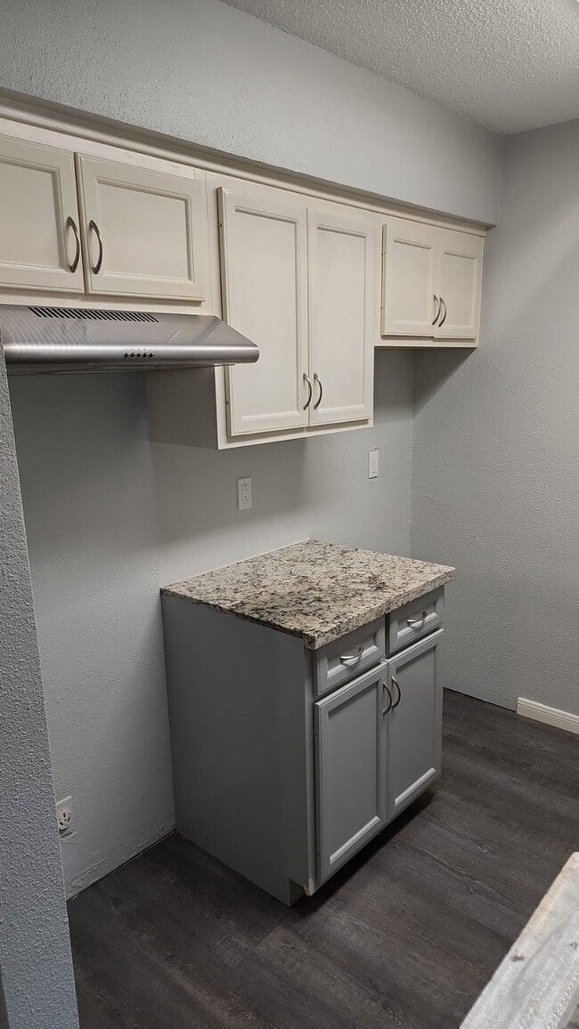 Building Photo - 11201 Lynbrook Dr