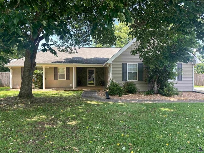 Primary Photo - 100 Primrose Ln