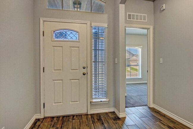 Building Photo - 3021 Cantabria St