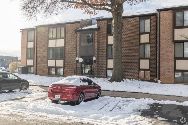 Building Photo - Hawthorne Village Condominiums