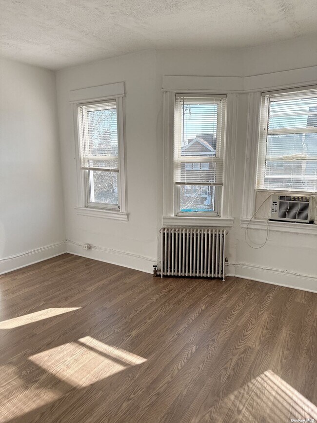 Building Photo - 89-07 91st Ave