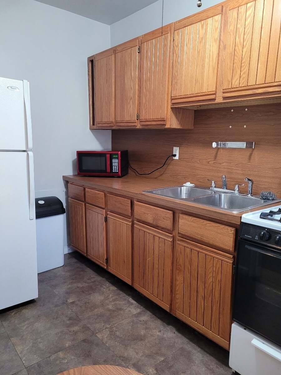Kitchen - 3703 W Saratoga St
