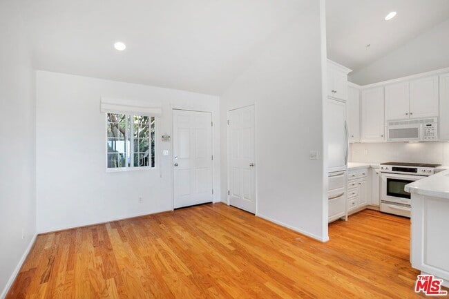 Building Photo - 3855 Rambla Pacifico St