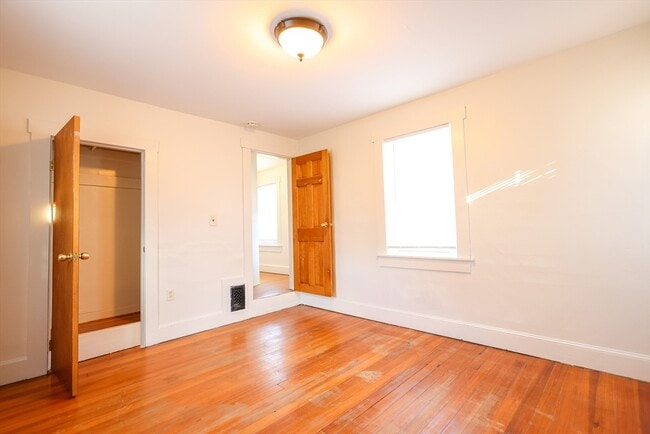 Building Photo - 68 Newhall St