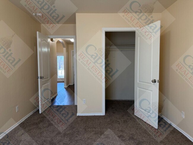 Building Photo - 9604 Ella Ln