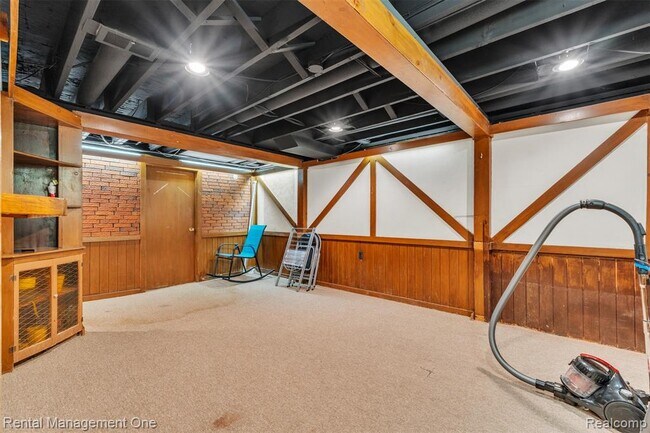 Building Photo - 3015 High Pointe Ct