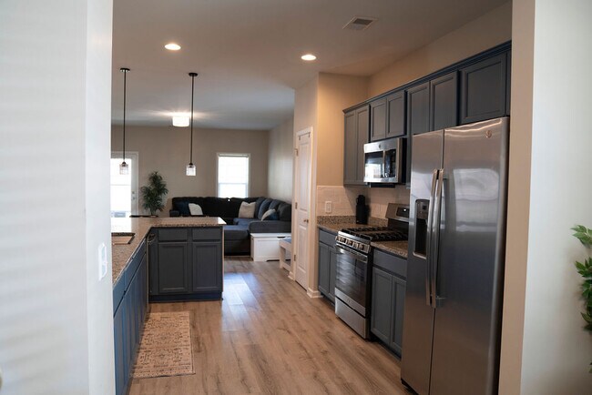 Building Photo - 114 Great Bend Dr