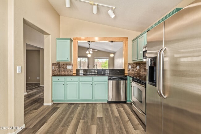 Building Photo - 30445 N Sunray Dr