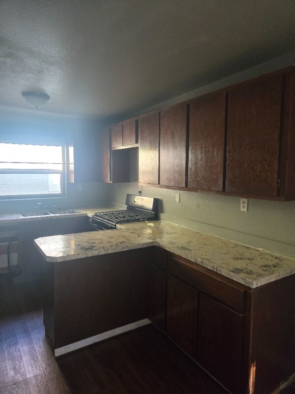 Building Photo - 630 E St Vrain St