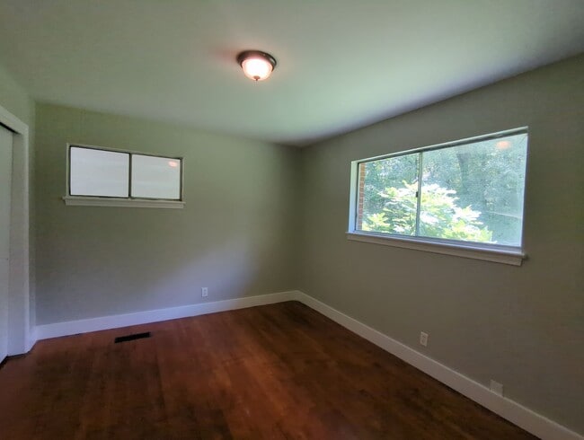 Building Photo - 1302 Ridgefield Cir