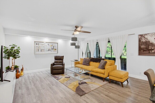 Building Photo - 5945 Parkwalk Dr