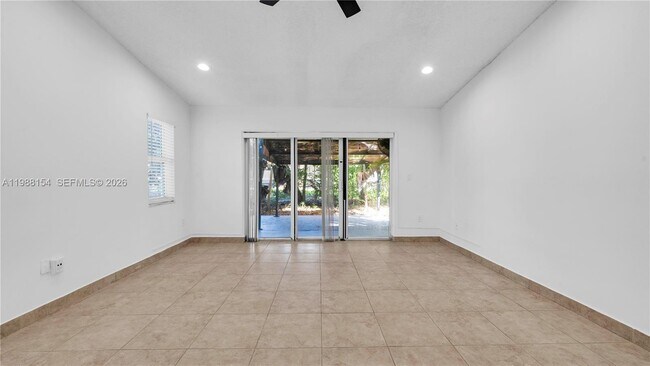 Building Photo - 10575 La Placida Dr