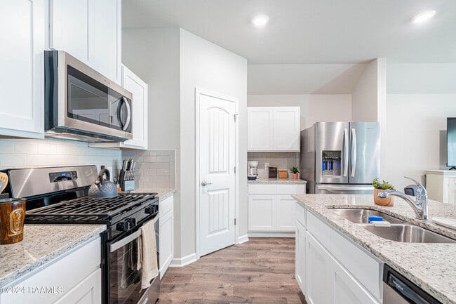 Building Photo - 1802 Saddle Back Rdg