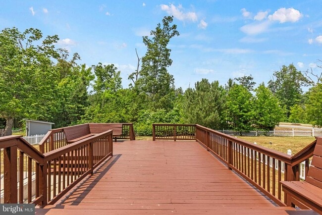 Building Photo - 45370 Barefoot Dr