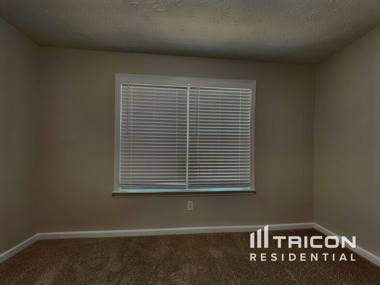 Building Photo - 1065 Dalby Way