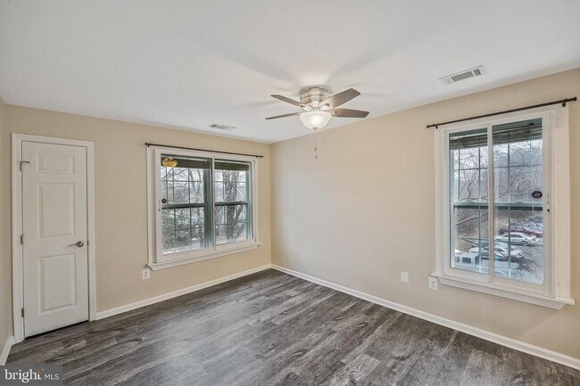 Building Photo - 1060 Gardenview Loop