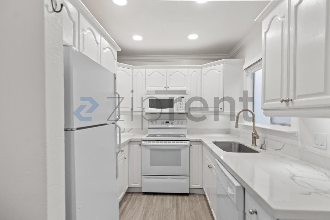 Building Photo - Unit A