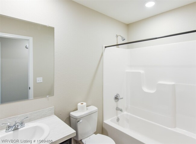 Building Photo - 115 Lanita Dr