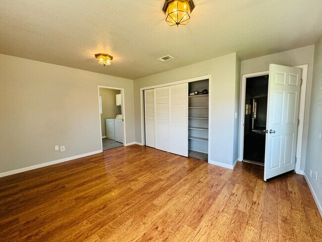 Building Photo - Coming Soon! Cute Two Bed, Two Bath Countr...