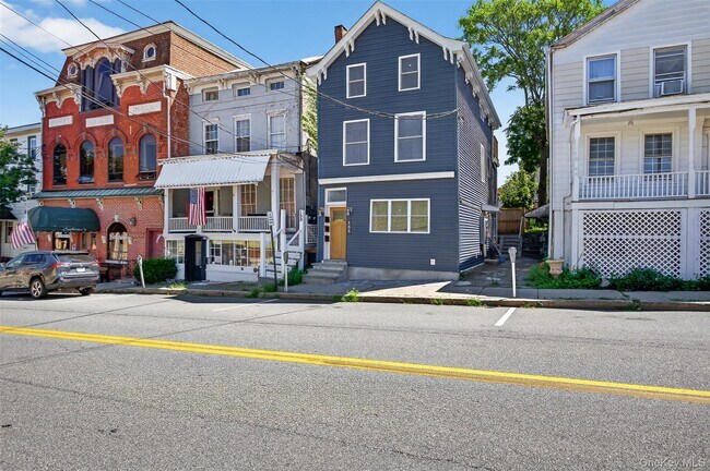 Building Photo - 165 W Main St