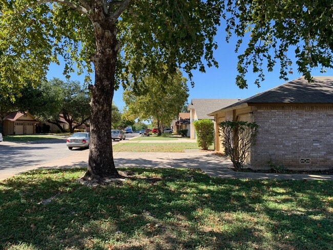 Building Photo - Northwest Crossing~2 Bedroom 2 Bath Single...