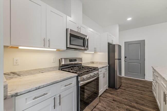 Building Photo - 1720 Airport Dr