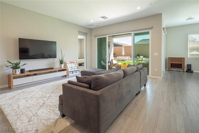 Building Photo - 832 Canonbury St