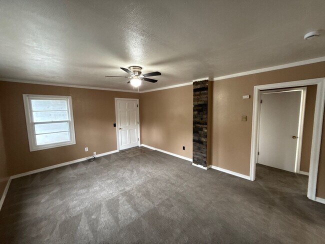 Building Photo - 465 Madrona Ave SE