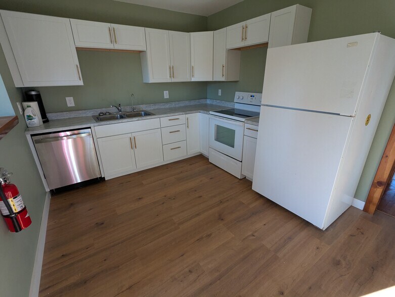 Building Photo - 615 E Miller Rd