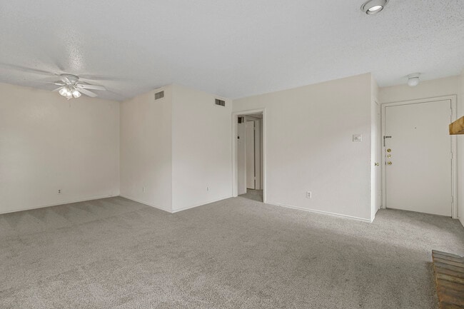 Building Photo - 15221 Berry Trail