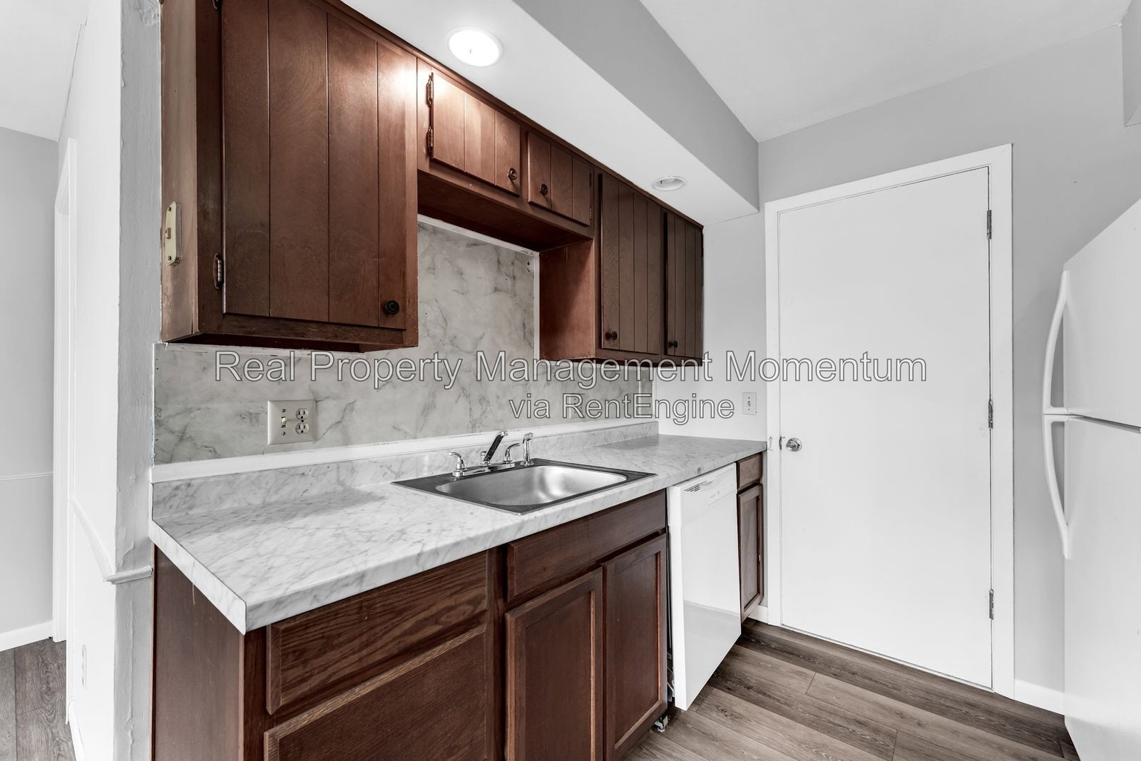 Building Photo - 2105 S Barcliff Ave