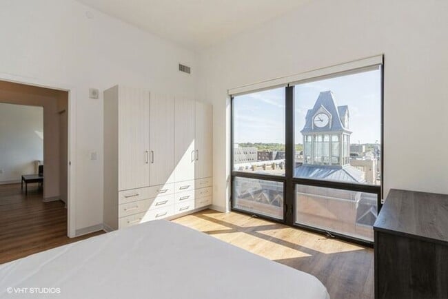 Building Photo - $1,699 | 1 Bedroom, 1 Bathroom Furnished A...