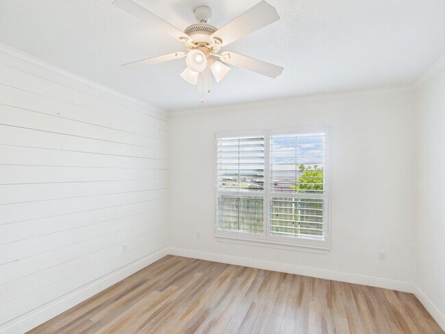 Building Photo - Modern Comfort: 3 Bed, 2 Bath with Garage & Large Pantry