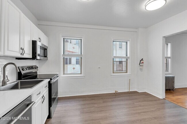 Building Photo - 400 Deal Lake Dr