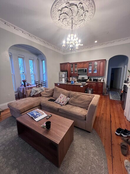 Building Photo - 135 Hillside St