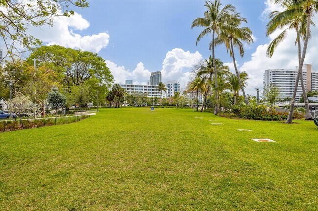 Building Photo - 1800 Sunset Harbour Dr