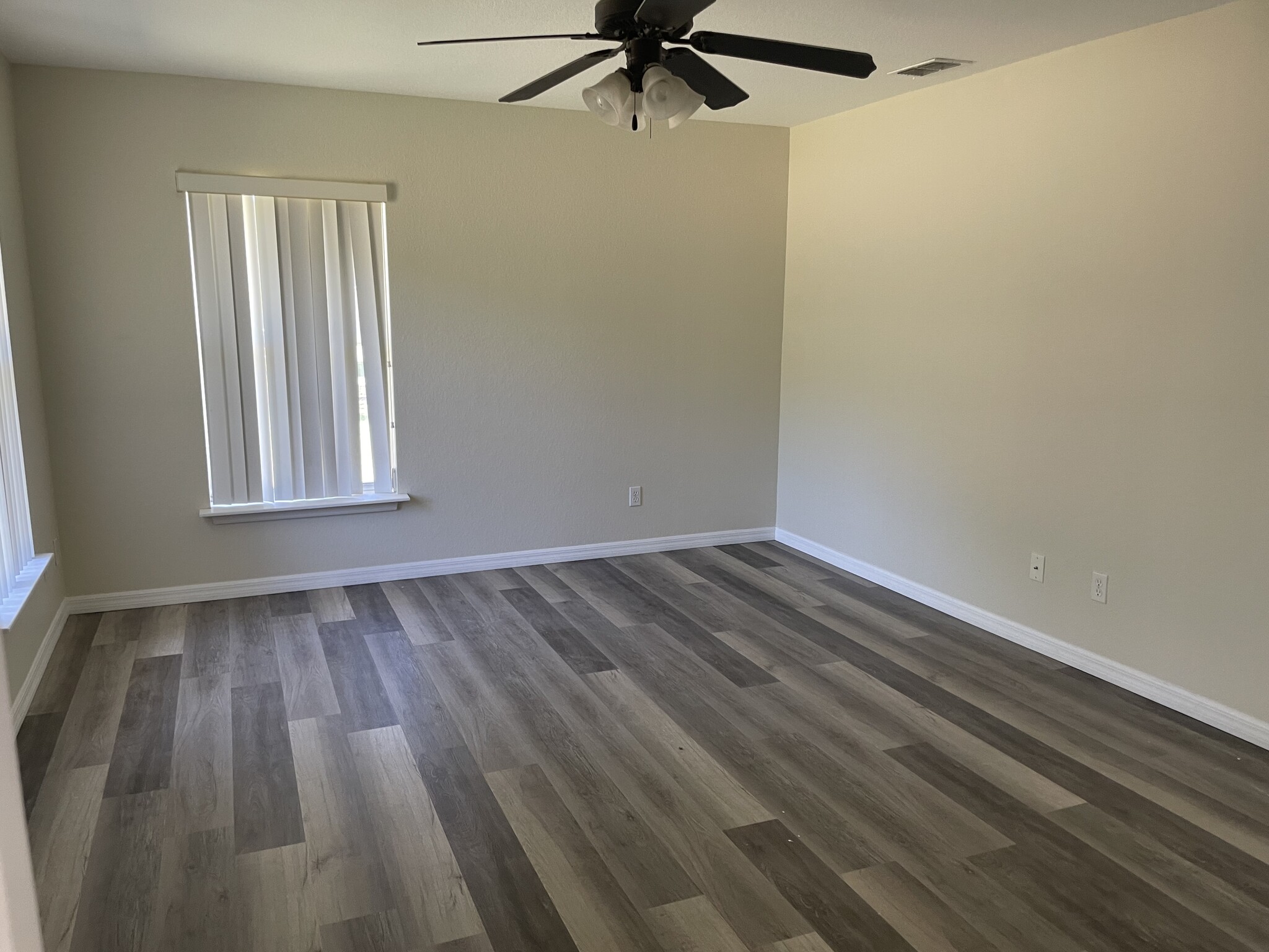 Master bedroom - 47 Dogwood Drive Pass