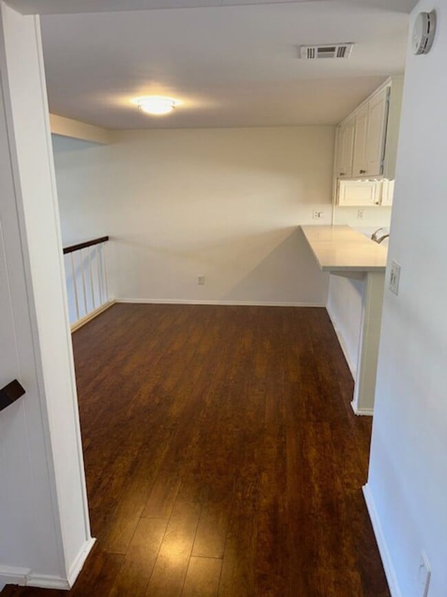 Building Photo - Townhouse  3+2.5