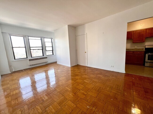 Building Photo - 6230 N Kenmore Ave