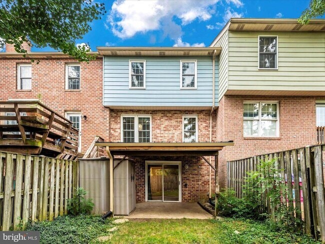 Building Photo - 112 Bracken Ct
