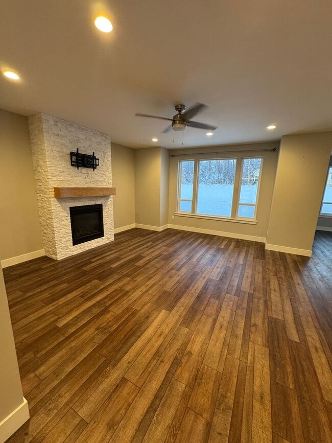 Building Photo - Beautiful 4 Bedroom Home in Desirable Wasi...