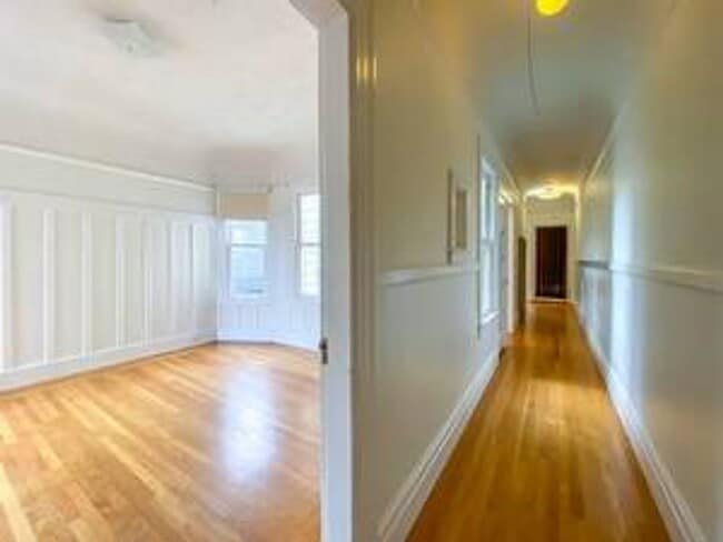 Building Photo - Outside Leasing - 1035-1039A Sanchez Street