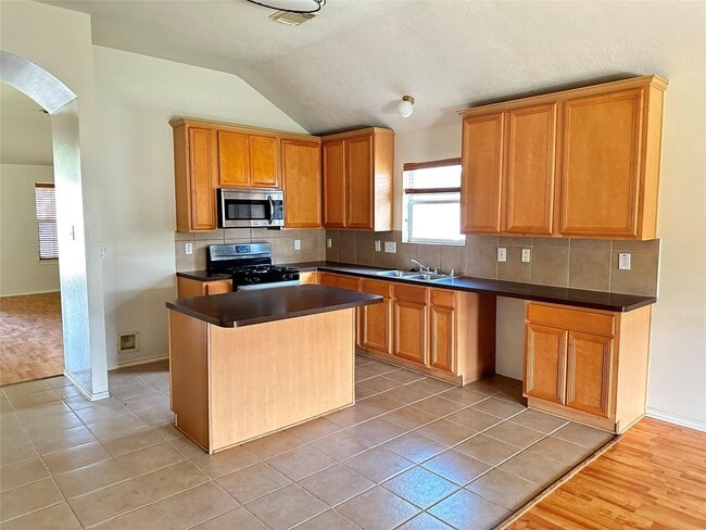 Building Photo - 4527 Estate Dr