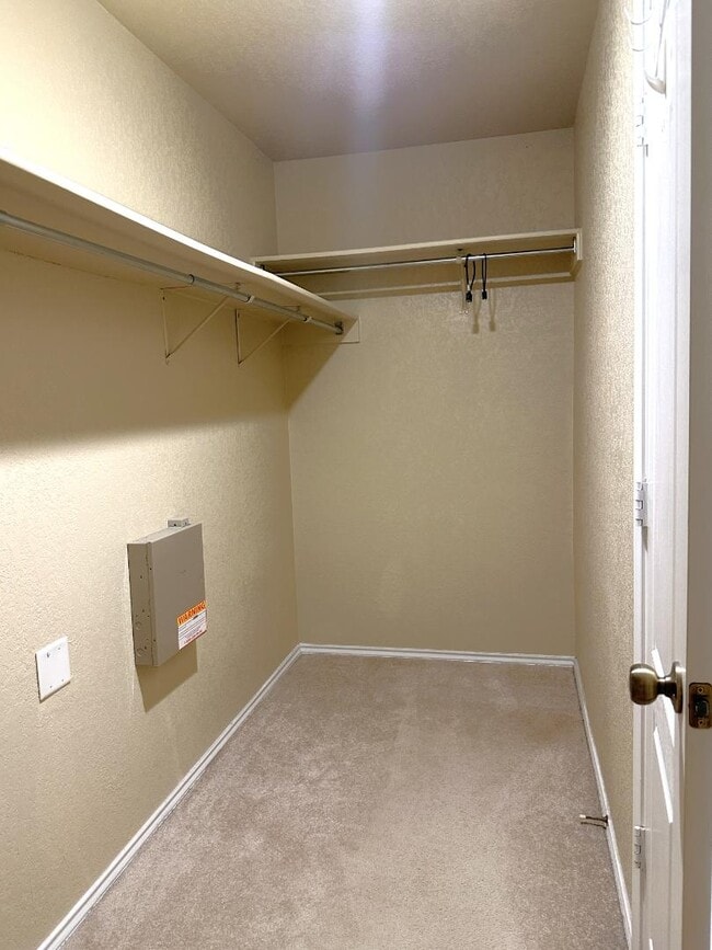 Building Photo - 7727 Barhill Post