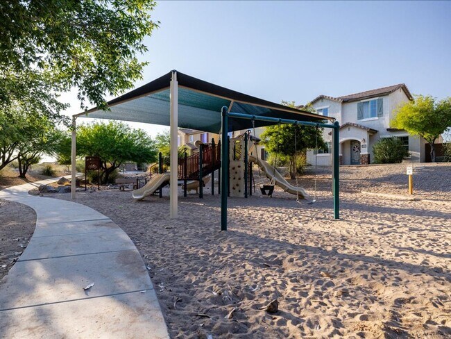 Building Photo - 4 Bedroom, 2.5 Bath COMMUNITY POOL!
