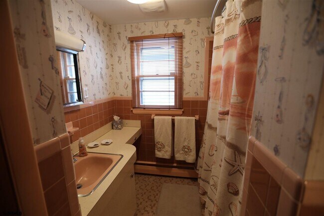 Building Photo - 14 S Swarthmore Ave