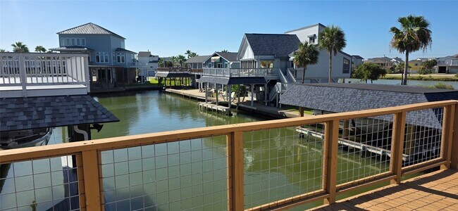 Building Photo - 1702 Castaway St