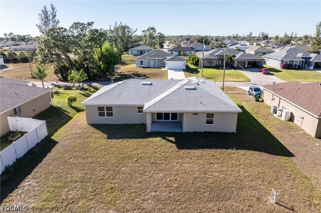 Building Photo - 3513 NE 17th Pl